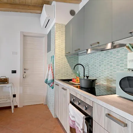 Apartment - Happy *